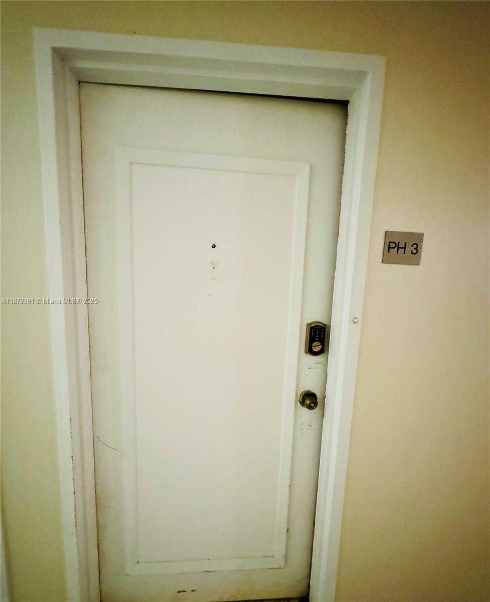 Small Image of 18071 BISCAYNE BLVD #PH03 & PH04, Aventura Number 85