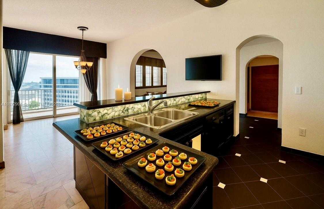 Small Image of 18071 BISCAYNE BLVD #PH03 & PH04, Aventura Number 88