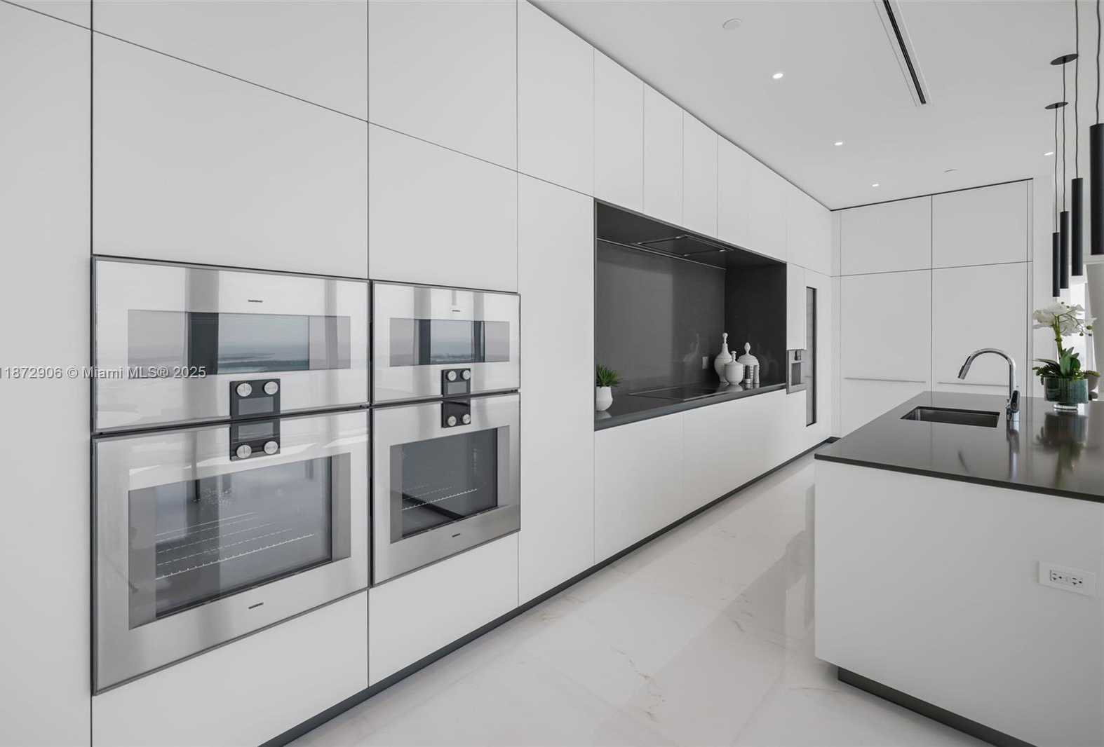 Small Image of 300 BISCAYNE BLVD WAY #PH6001, Miami Number 18