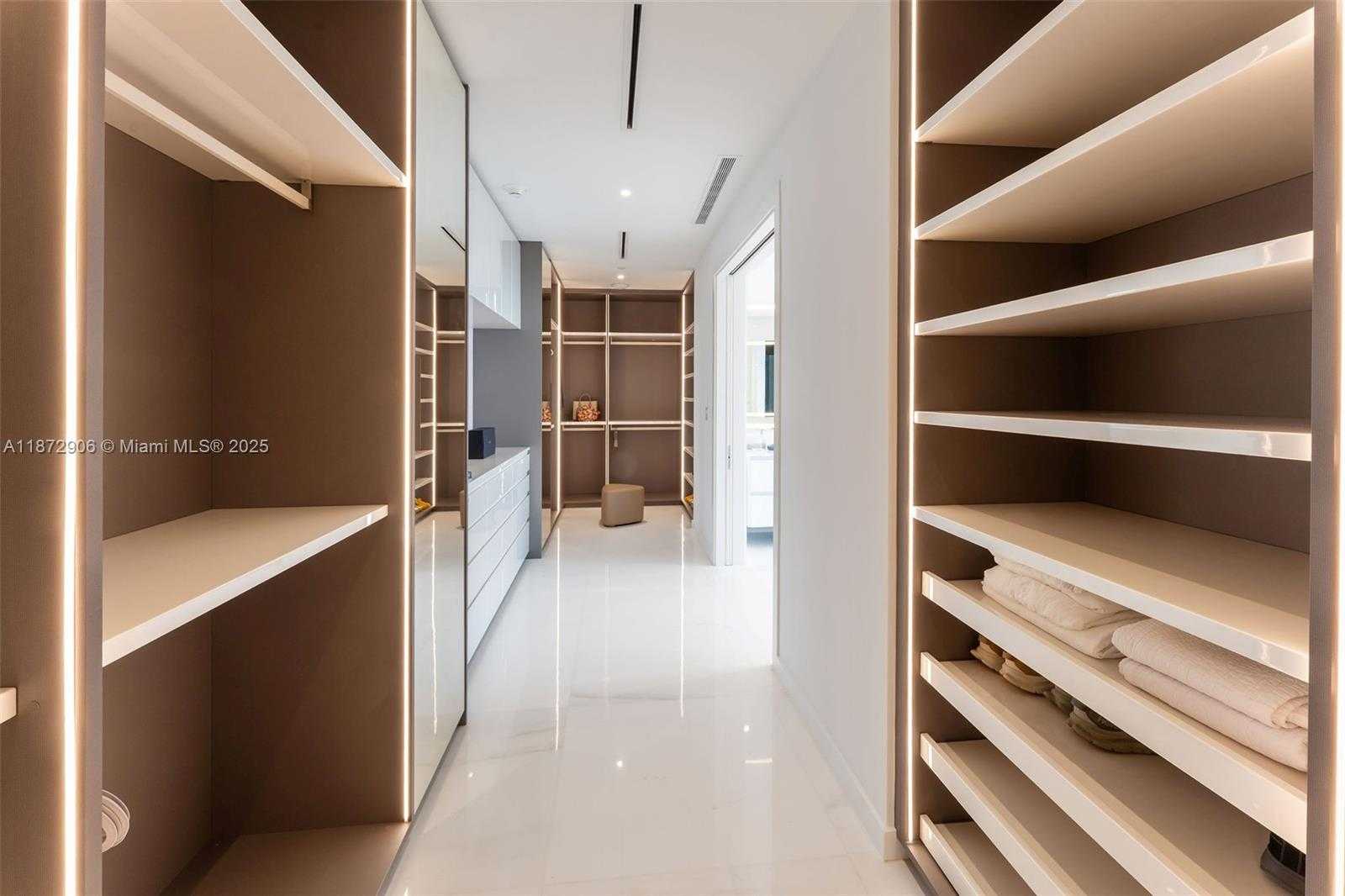 Small Image of 300 BISCAYNE BLVD WAY #PH6001, Miami Number 32
