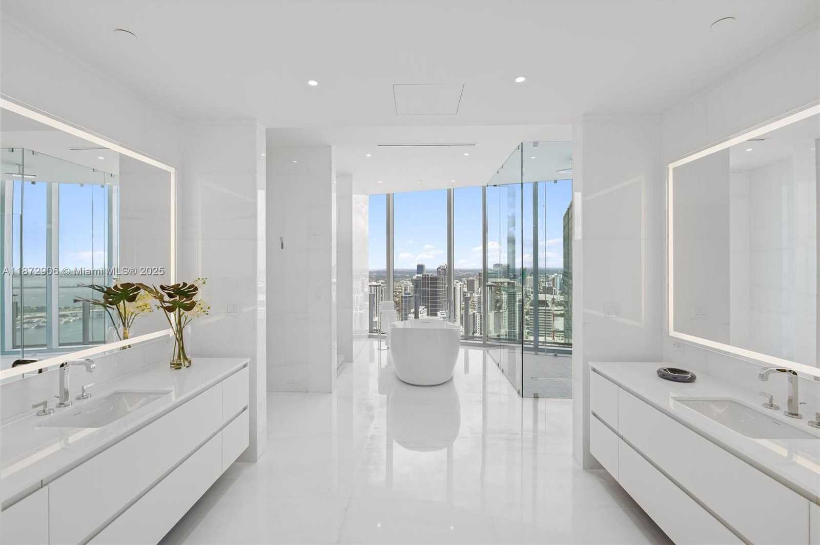 Small Image of 300 BISCAYNE BLVD WAY #PH6001, Miami Number 34