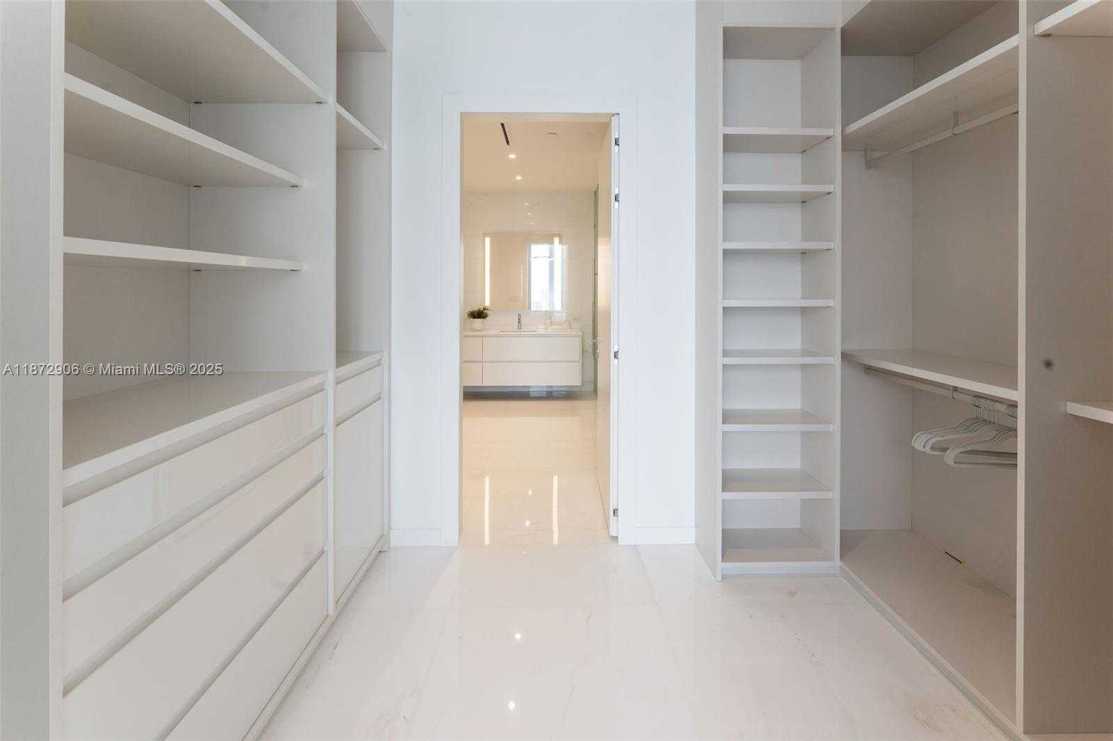 Small Image of 300 BISCAYNE BLVD WAY #PH6001, Miami Number 45