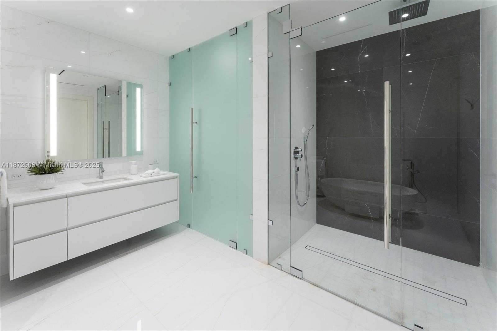 Small Image of 300 BISCAYNE BLVD WAY #PH6001, Miami Number 47