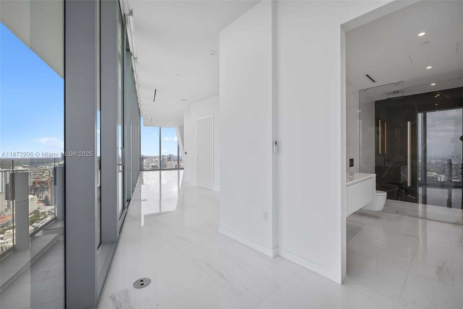 Small Image of 300 BISCAYNE BLVD WAY #PH6001, Miami Number 57