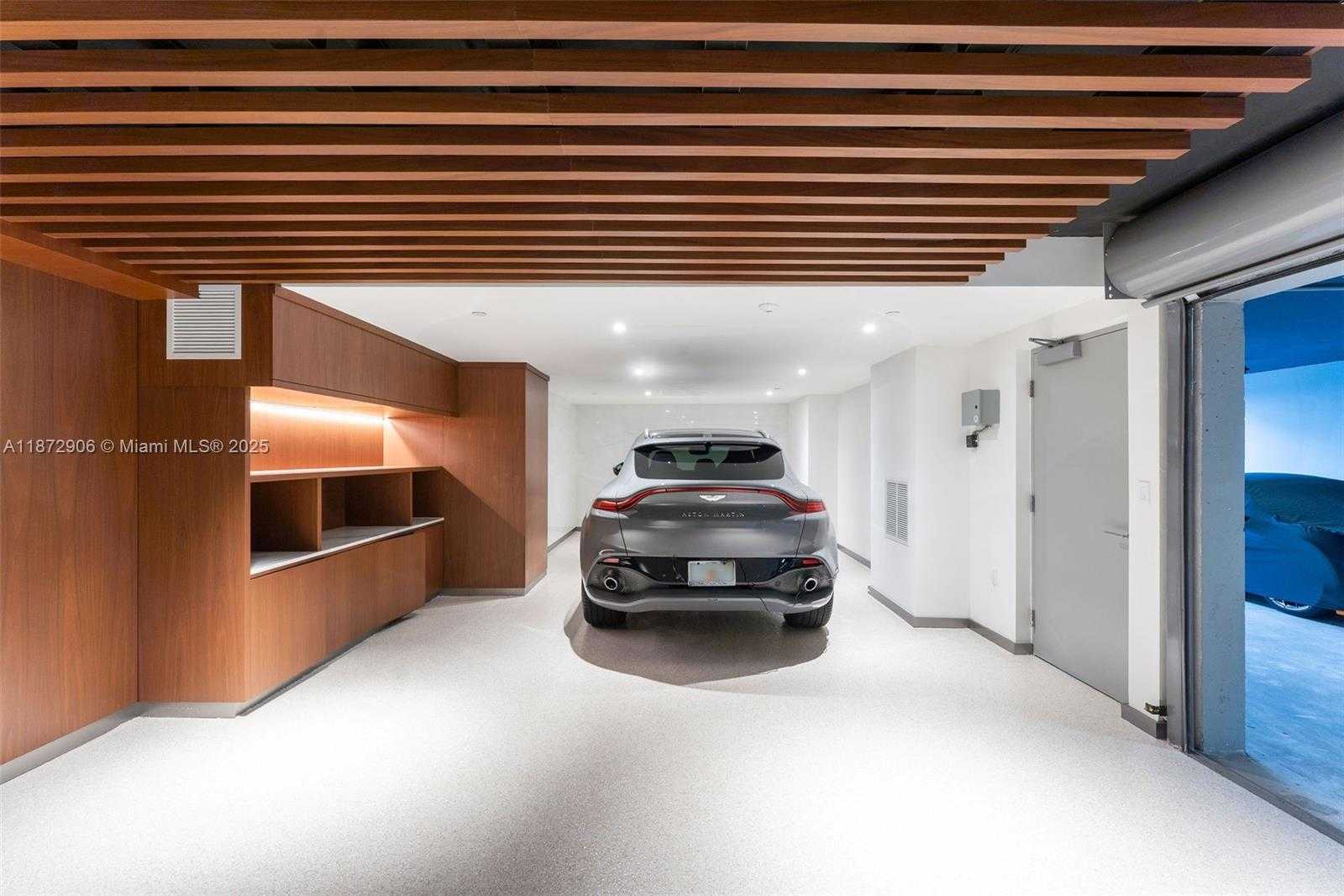 Small Image of 300 BISCAYNE BLVD WAY #PH6001, Miami Number 64