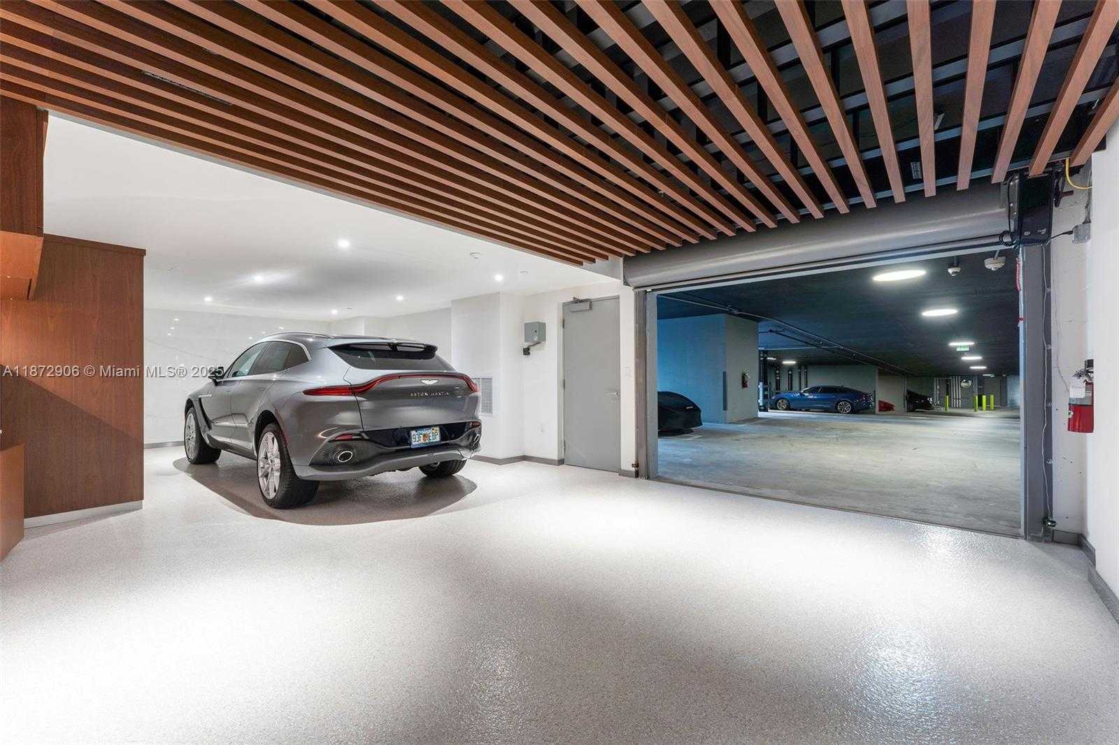 Small Image of 300 BISCAYNE BLVD WAY #PH6001, Miami Number 65