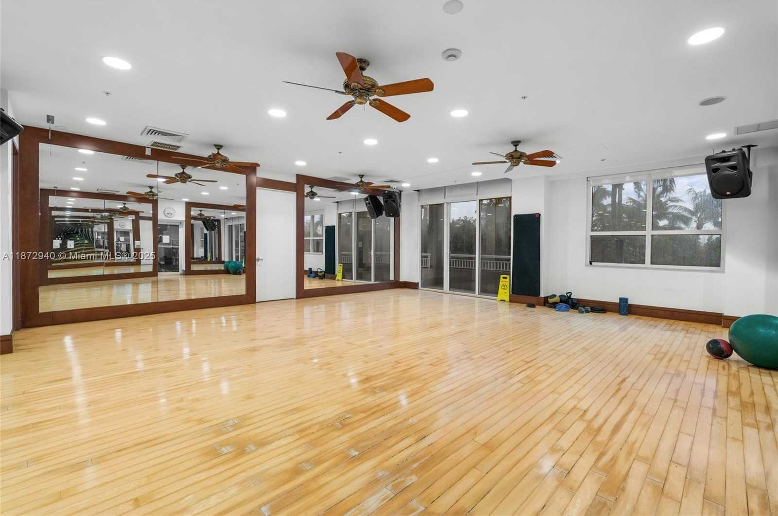 Small Image of 19501 WEST COUNTRY CLUB DR #2415, Aventura Number 26
