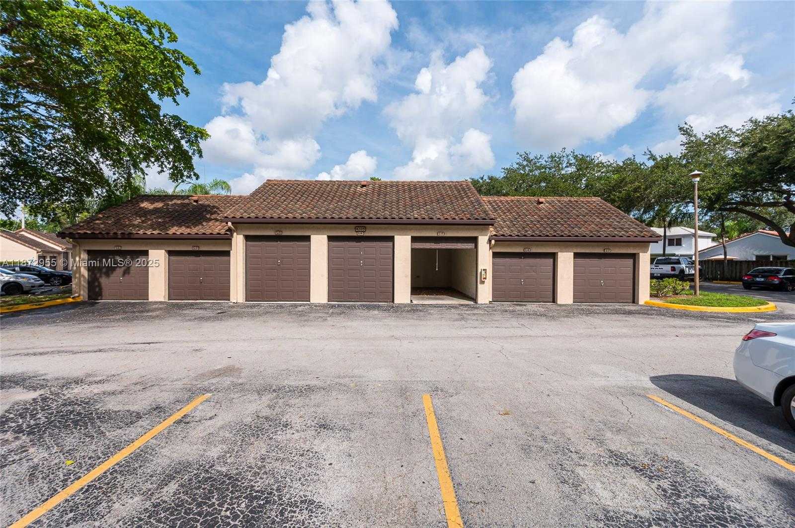 Small Image of 4201 WEST MCNAB RD #27, Pompano Beach Number 6