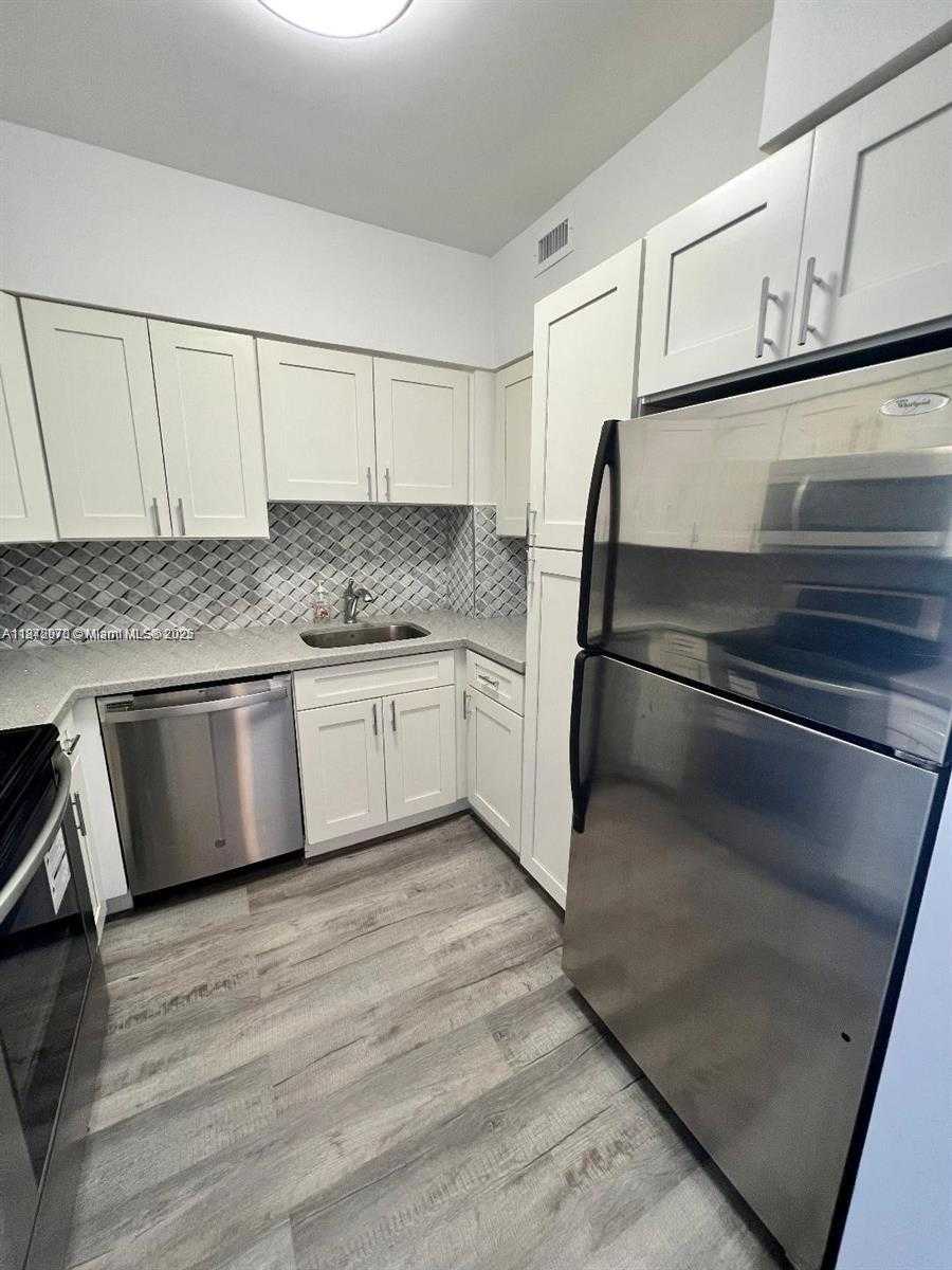 Small Image of 7441 WAYNE AVE #4R, Miami Beach Number 2