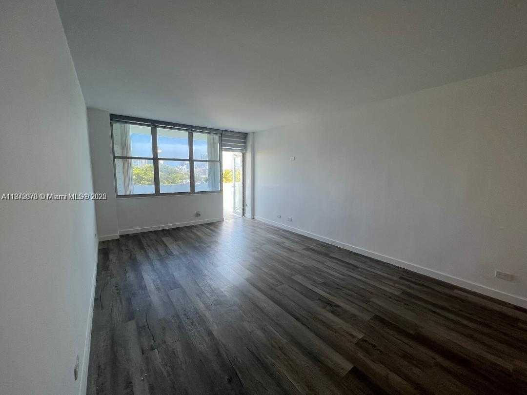 Small Image of 7441 WAYNE AVE #4R, Miami Beach Number 3