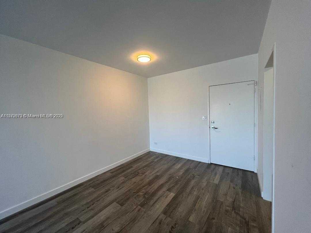 Small Image of 7441 WAYNE AVE #4R, Miami Beach Number 6