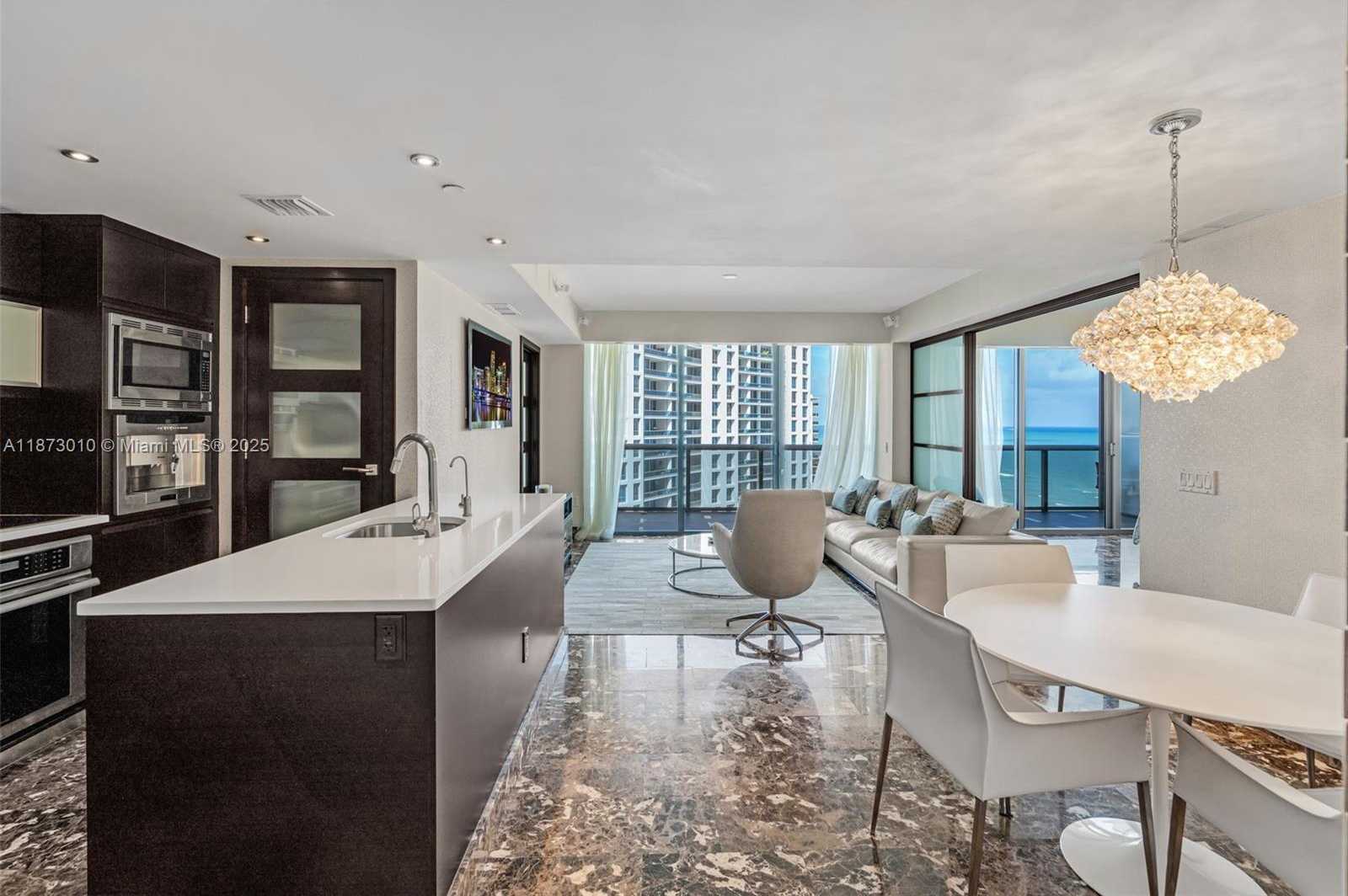 Small Image of 5875 COLLINS AVE #1503, Miami Beach Number 15