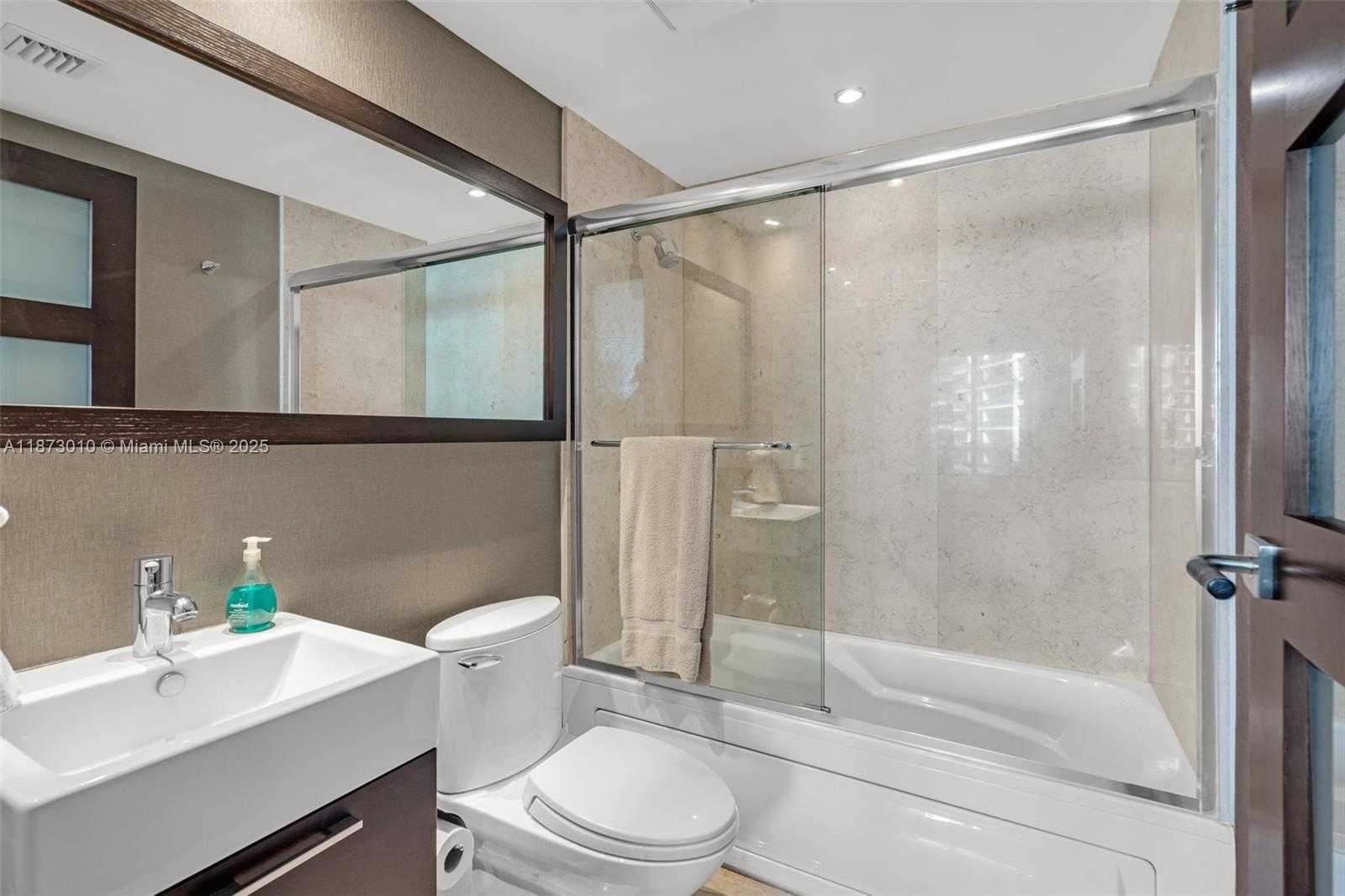 Small Image of 5875 COLLINS AVE #1503, Miami Beach Number 25