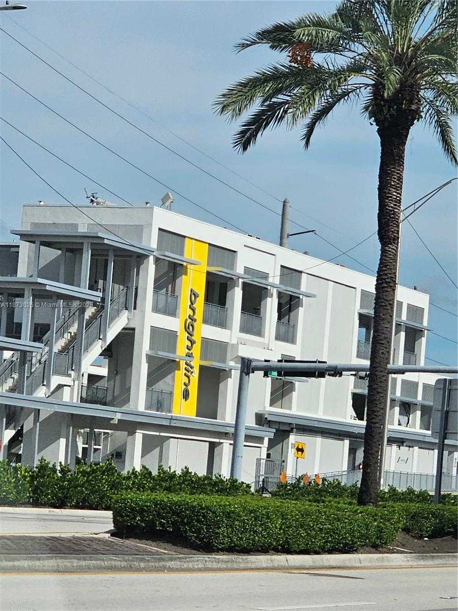 Small Image of 20400 E Country Club Dr, Aventura, FL 33180, USA Number 10