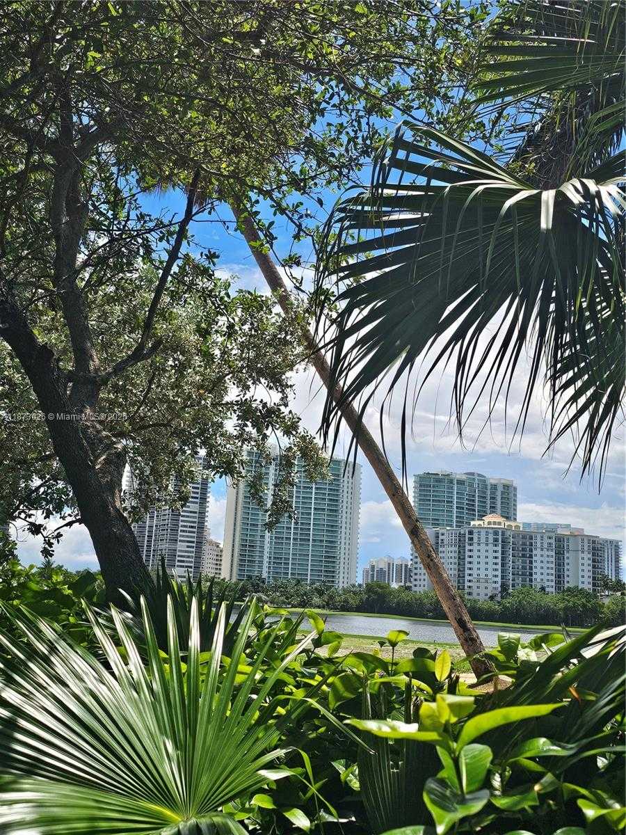 Small Image of 20400 E Country Club Dr, Aventura, FL 33180, USA Number 12