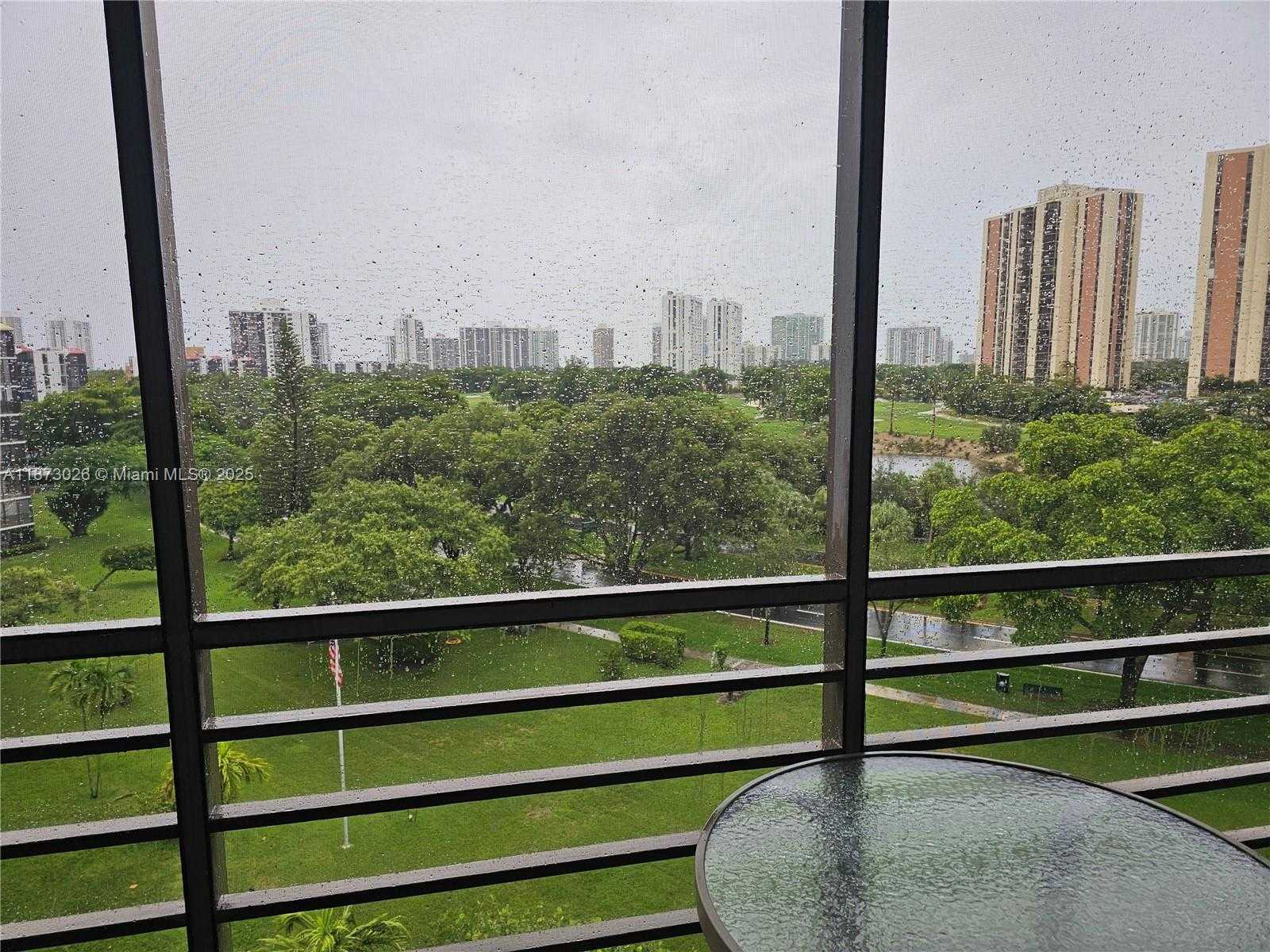 Small Image of 20400 E Country Club Dr, Aventura, FL 33180, USA Number 17