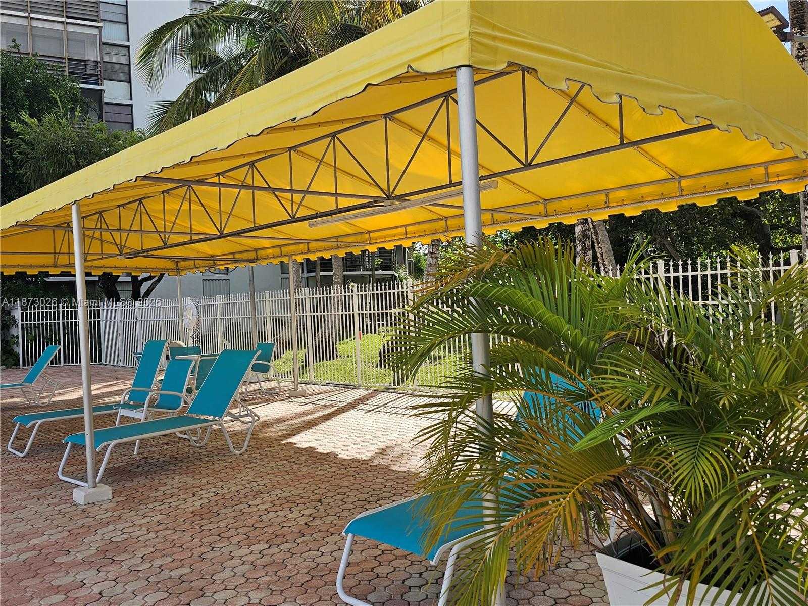 Small Image of 20400 E Country Club Dr, Aventura, FL 33180, USA Number 2