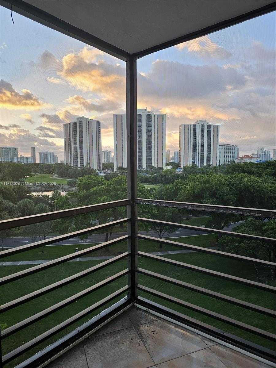 Small Image of 20400 E Country Club Dr, Aventura, FL 33180, USA Number 21