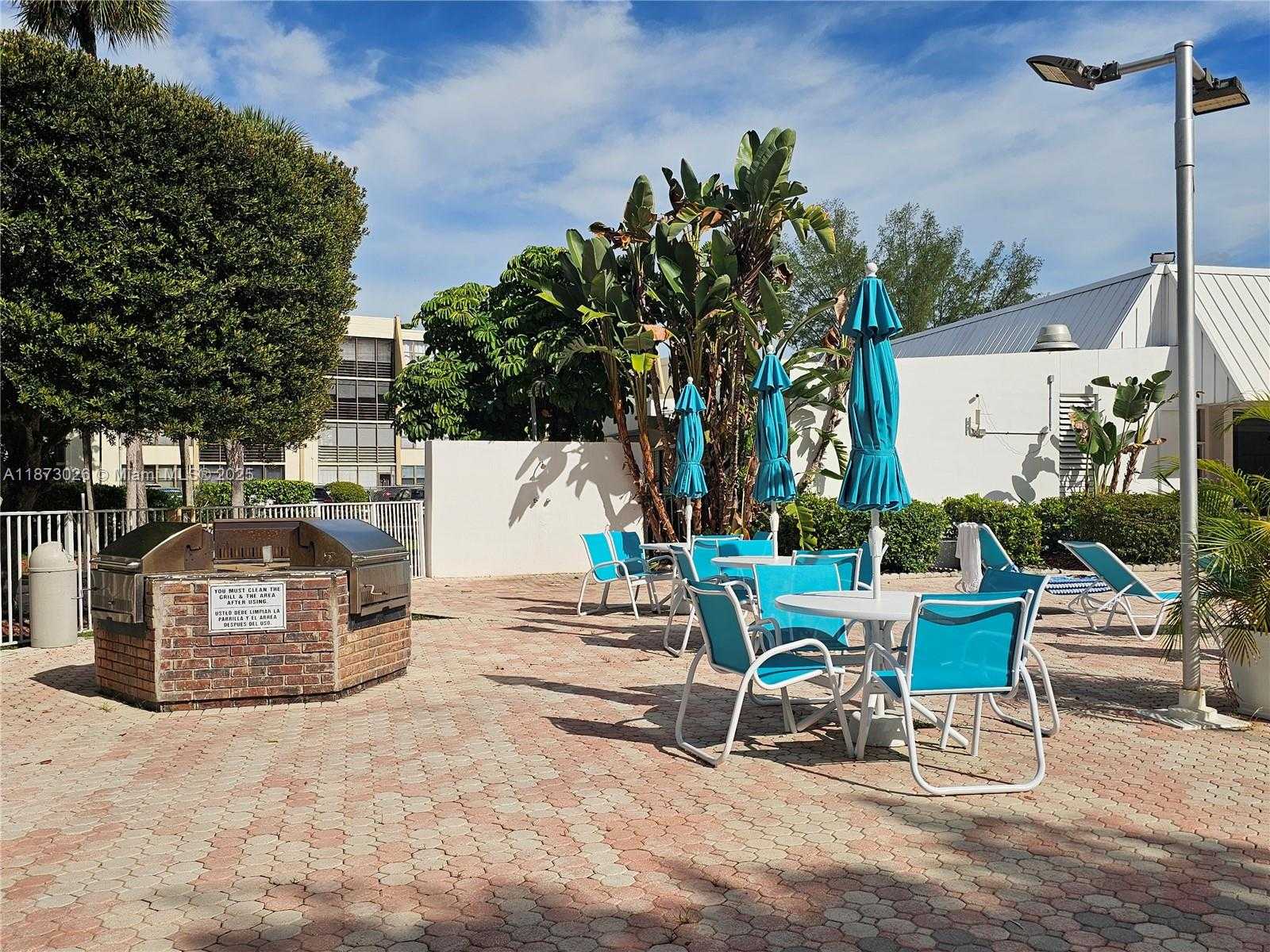 Small Image of 20400 E Country Club Dr, Aventura, FL 33180, USA Number 3