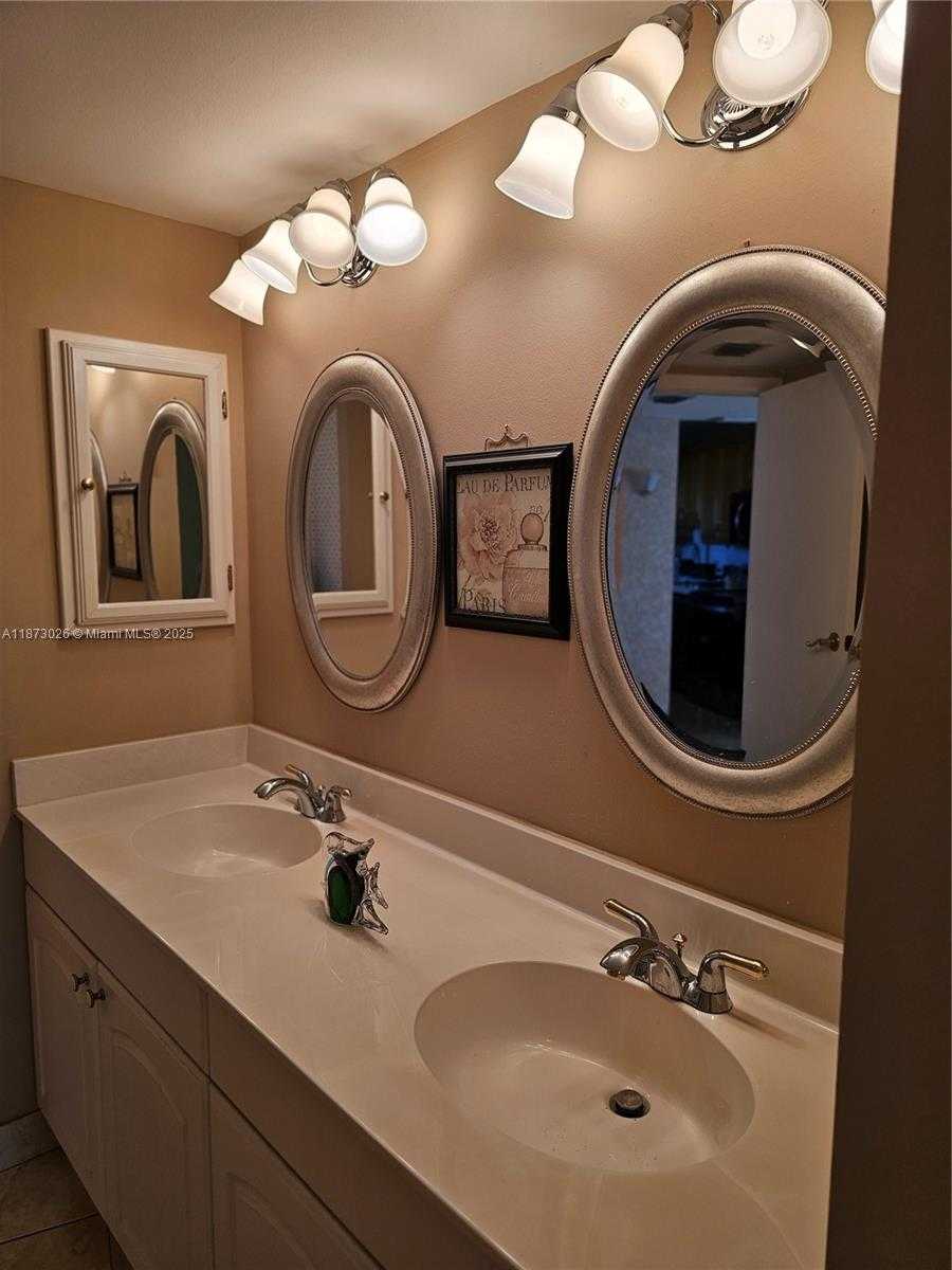 Small Image of 20400 E Country Club Dr, Aventura, FL 33180, USA Number 35