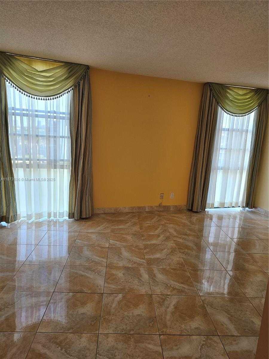 Small Image of 20400 E Country Club Dr, Aventura, FL 33180, USA Number 42