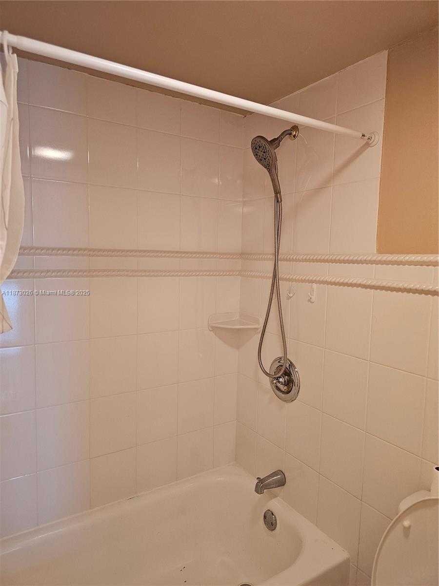 Small Image of 20400 E Country Club Dr, Aventura, FL 33180, USA Number 43