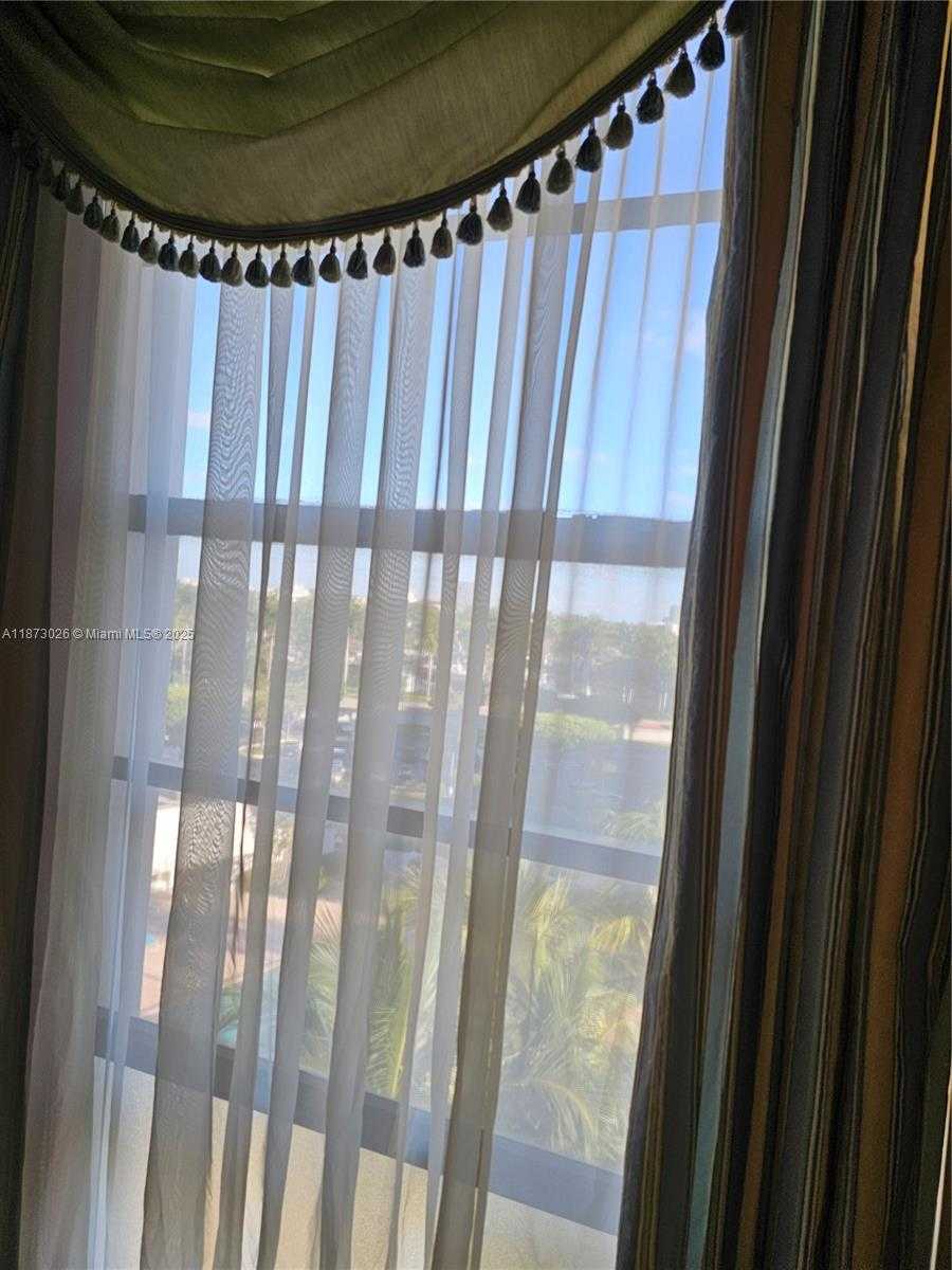 Small Image of 20400 E Country Club Dr, Aventura, FL 33180, USA Number 45