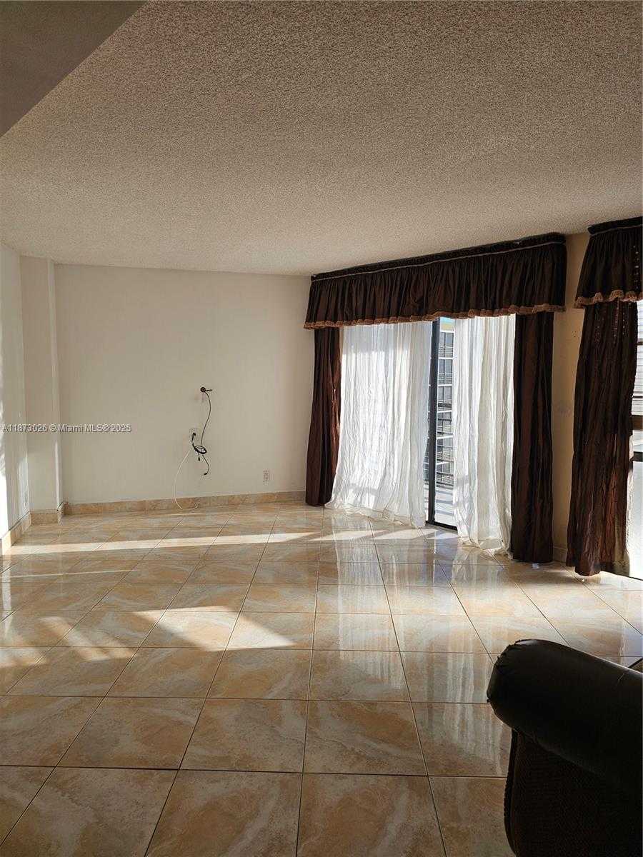 Small Image of 20400 E Country Club Dr, Aventura, FL 33180, USA Number 53