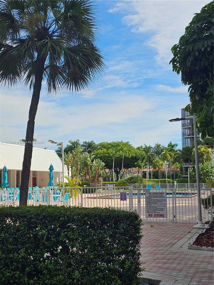 Small Image of 20400 E Country Club Dr, Aventura, FL 33180, USA Number 6