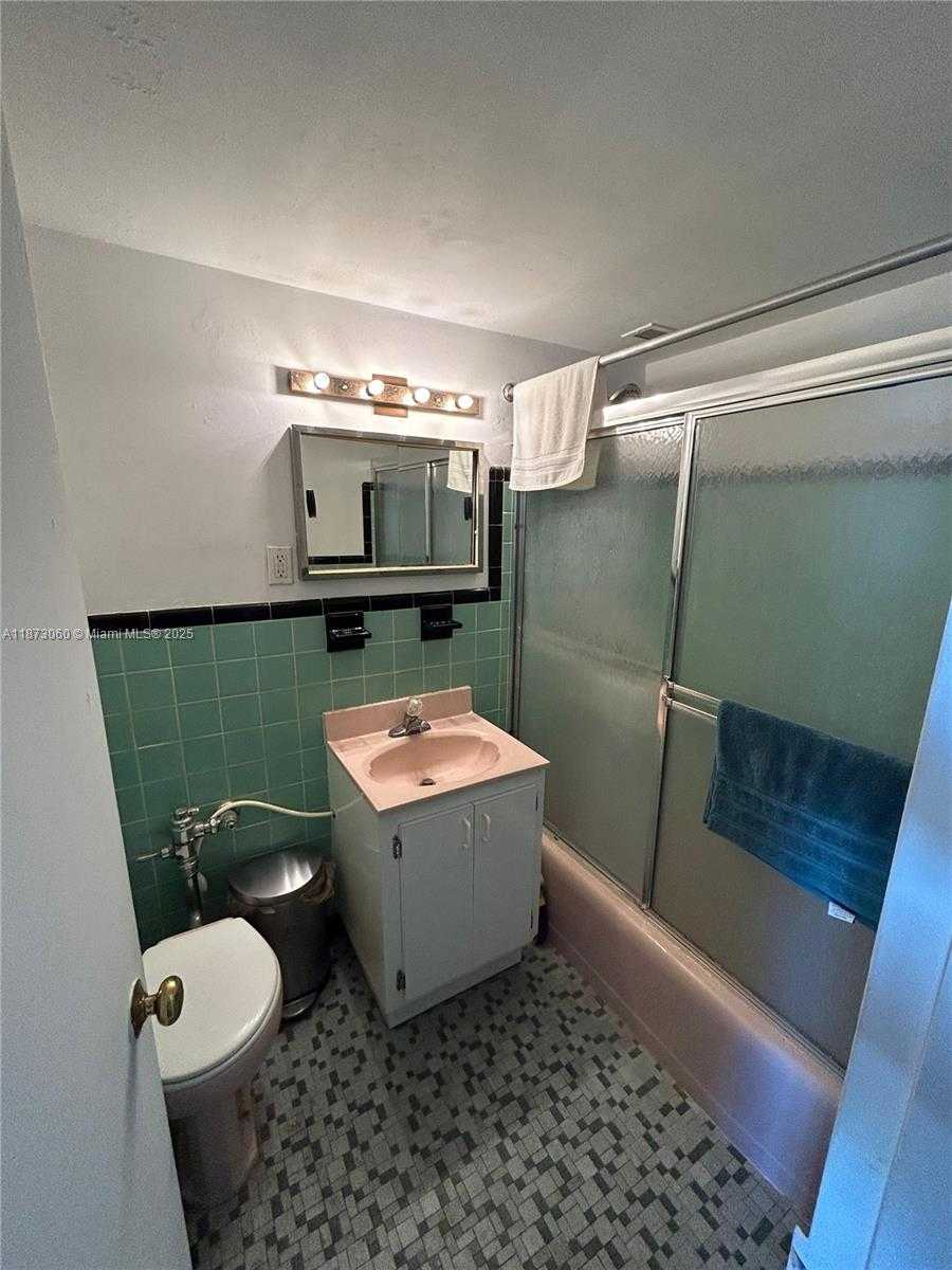 Small Image of 6484 INDIAN CREEK DR #303, Miami Beach Number 15