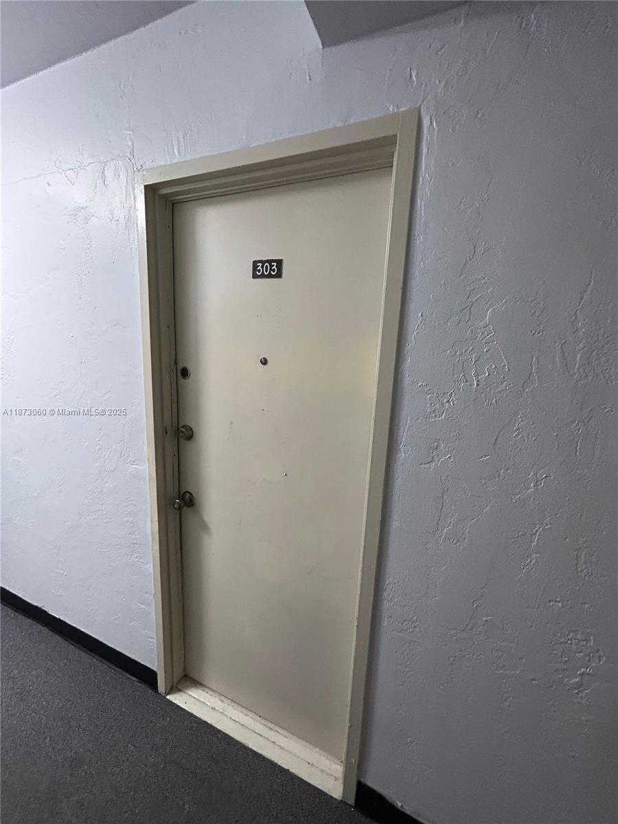 Small Image of 6484 INDIAN CREEK DR #303, Miami Beach Number 2