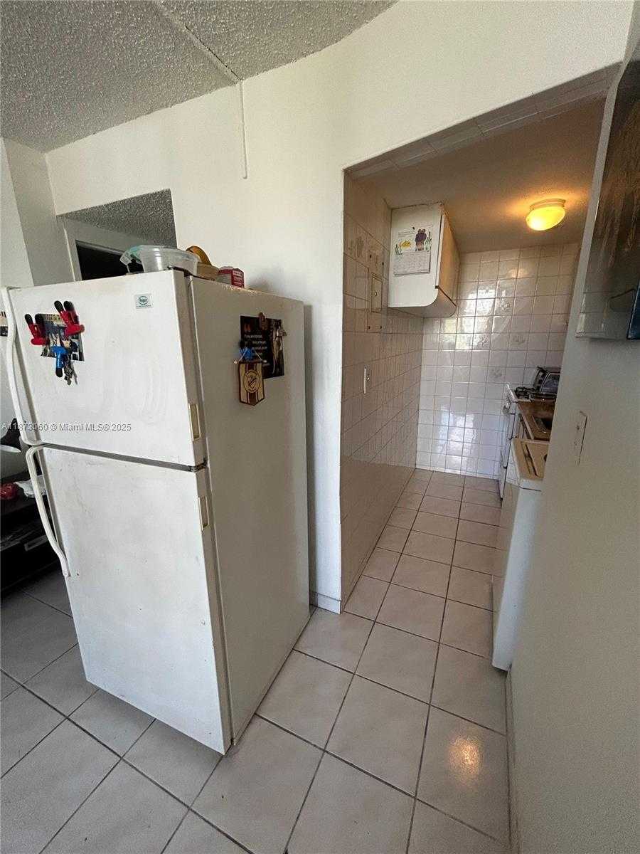 Small Image of 6484 INDIAN CREEK DR #303, Miami Beach Number 3