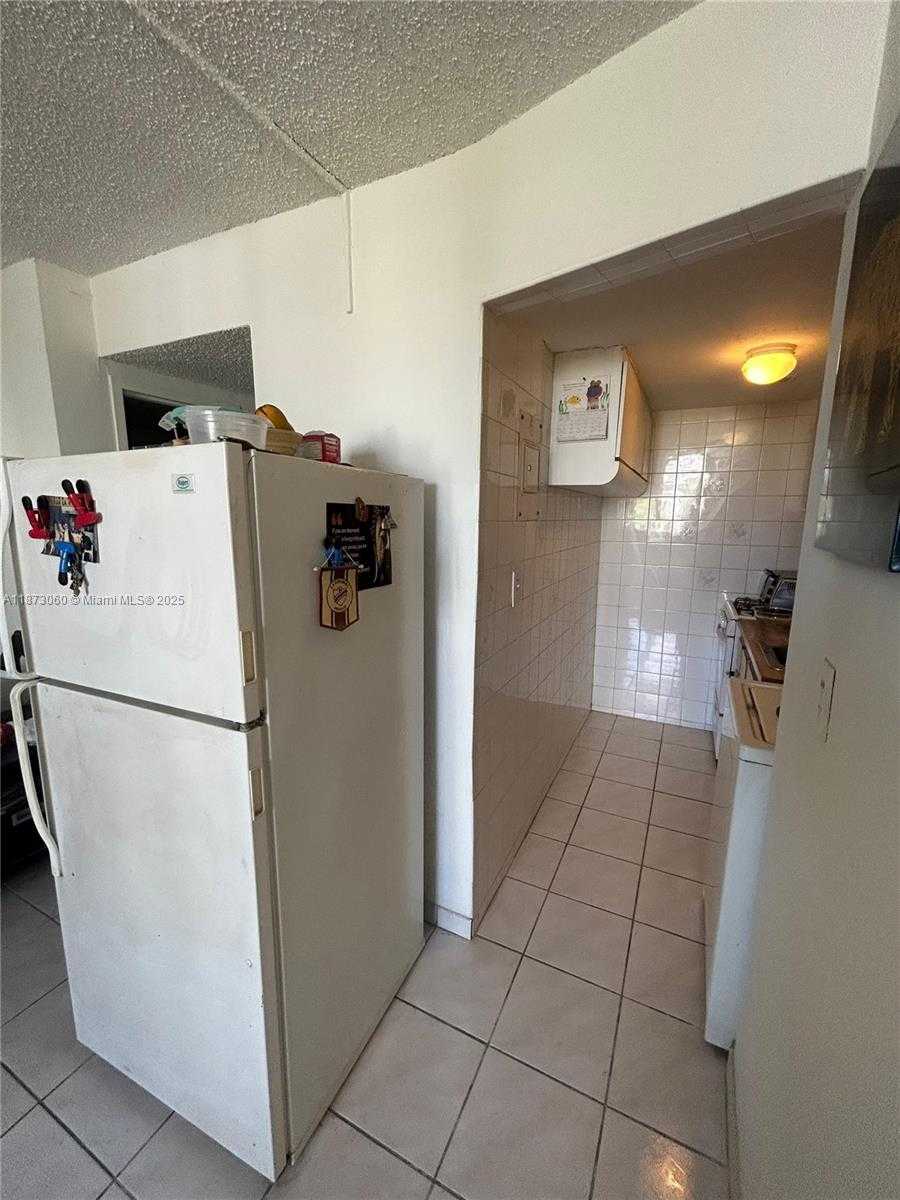 Small Image of 6484 INDIAN CREEK DR #303, Miami Beach Number 8