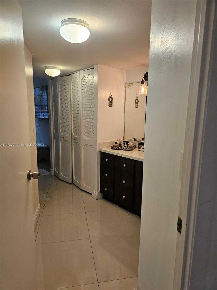 Small Image of 20400 WEST COUNTRY CLUB DR #315, Aventura Number 14