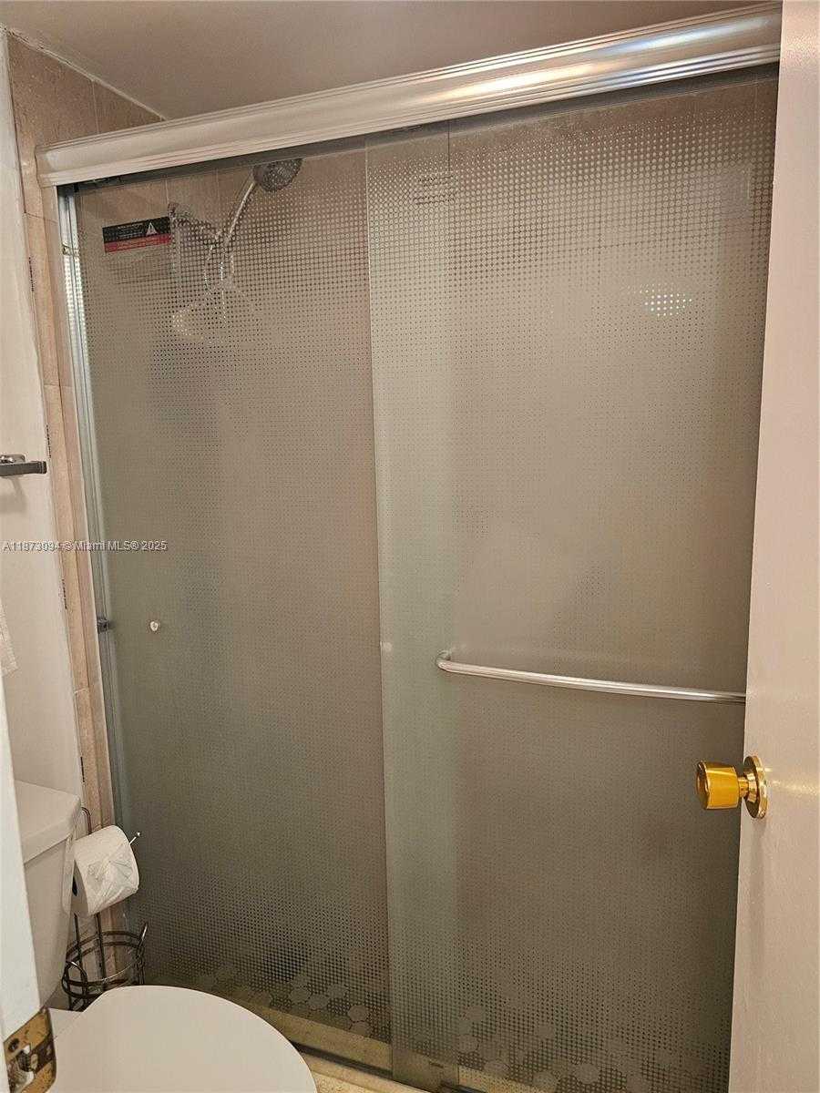 Small Image of 20400 WEST COUNTRY CLUB DR #315, Aventura Number 15