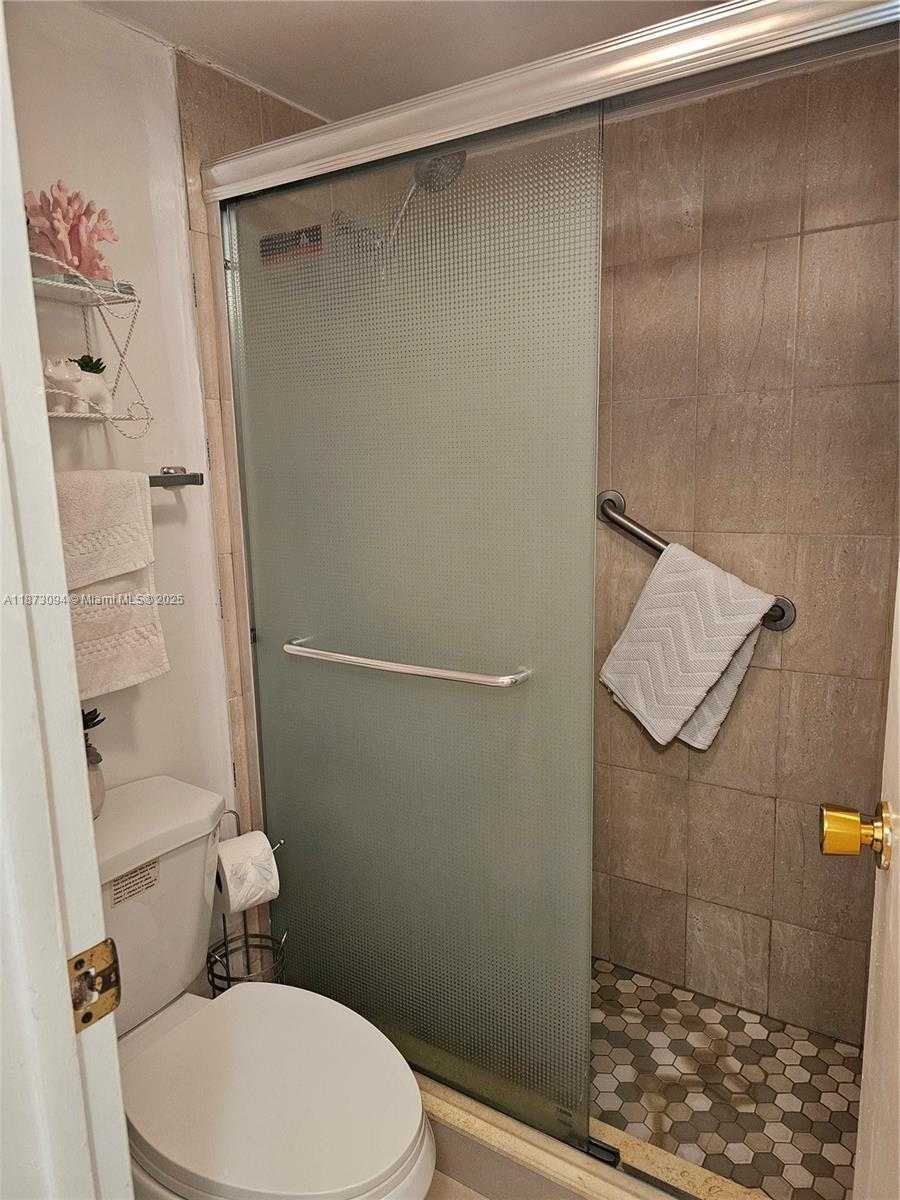 Small Image of 20400 WEST COUNTRY CLUB DR #315, Aventura Number 16