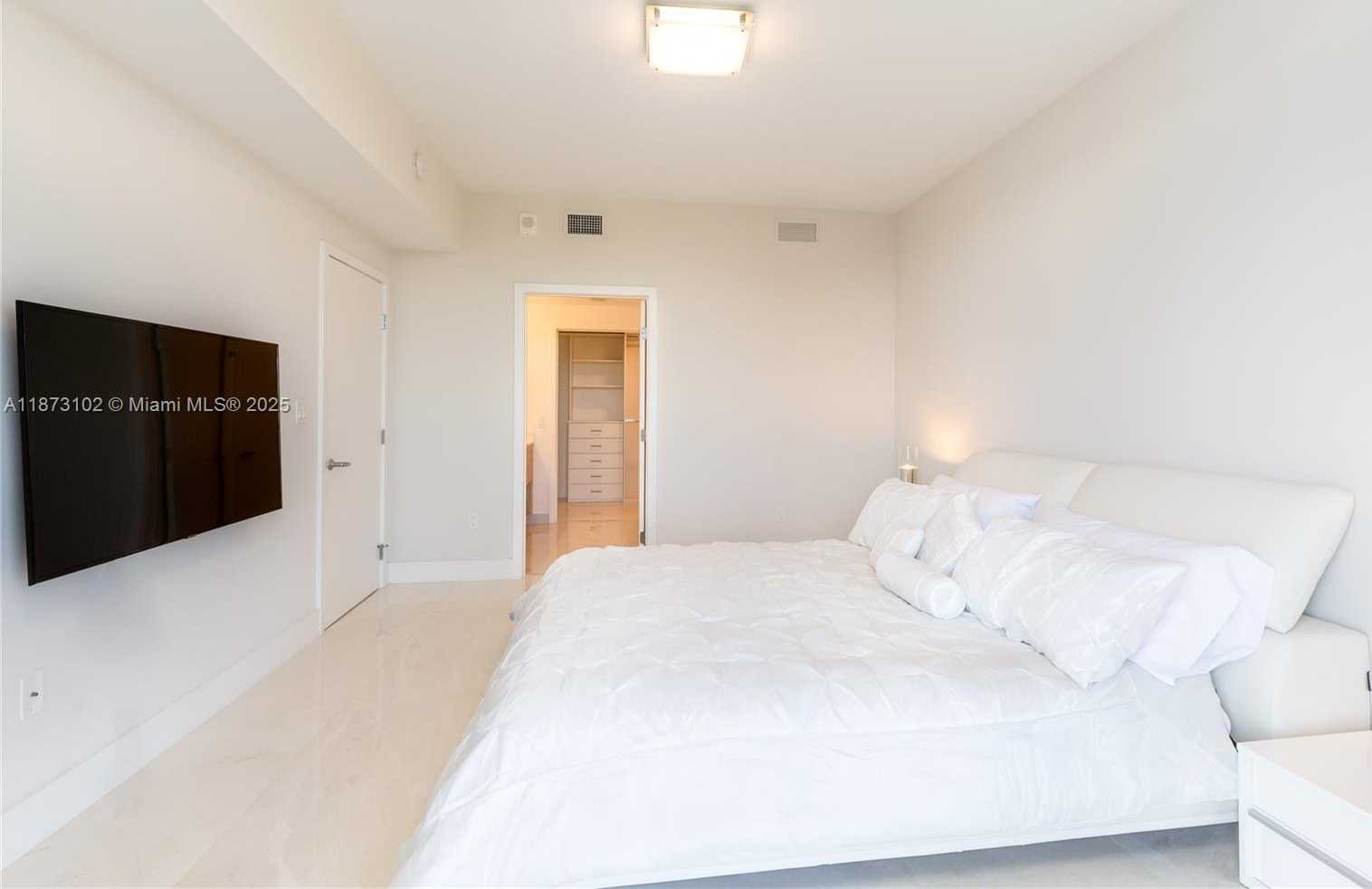 Small Image of 16385 BISCAYNE BLVD #1007, North Miami Beach Number 14