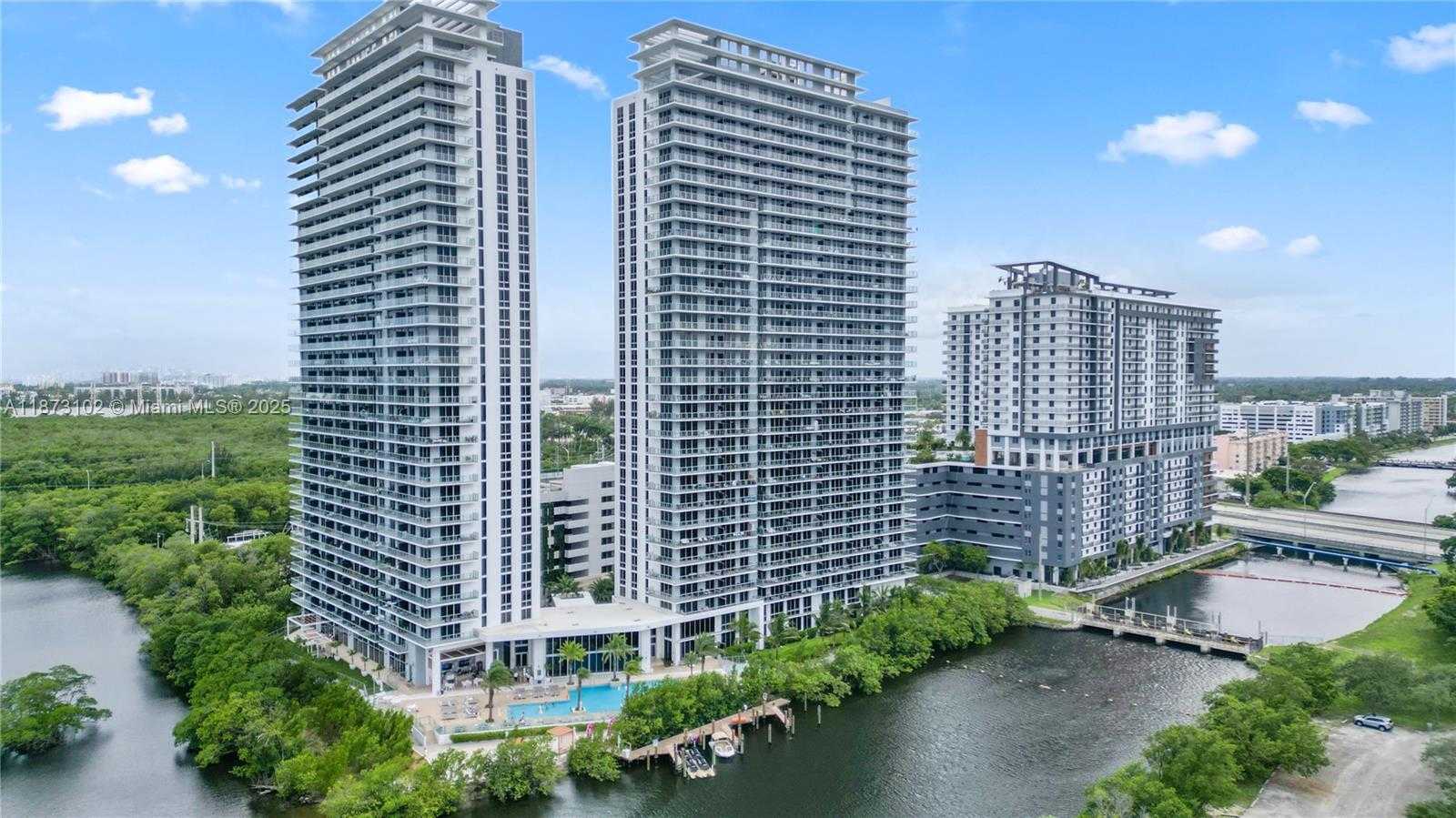 Small Image of 16385 BISCAYNE BLVD #1007, North Miami Beach Number 2