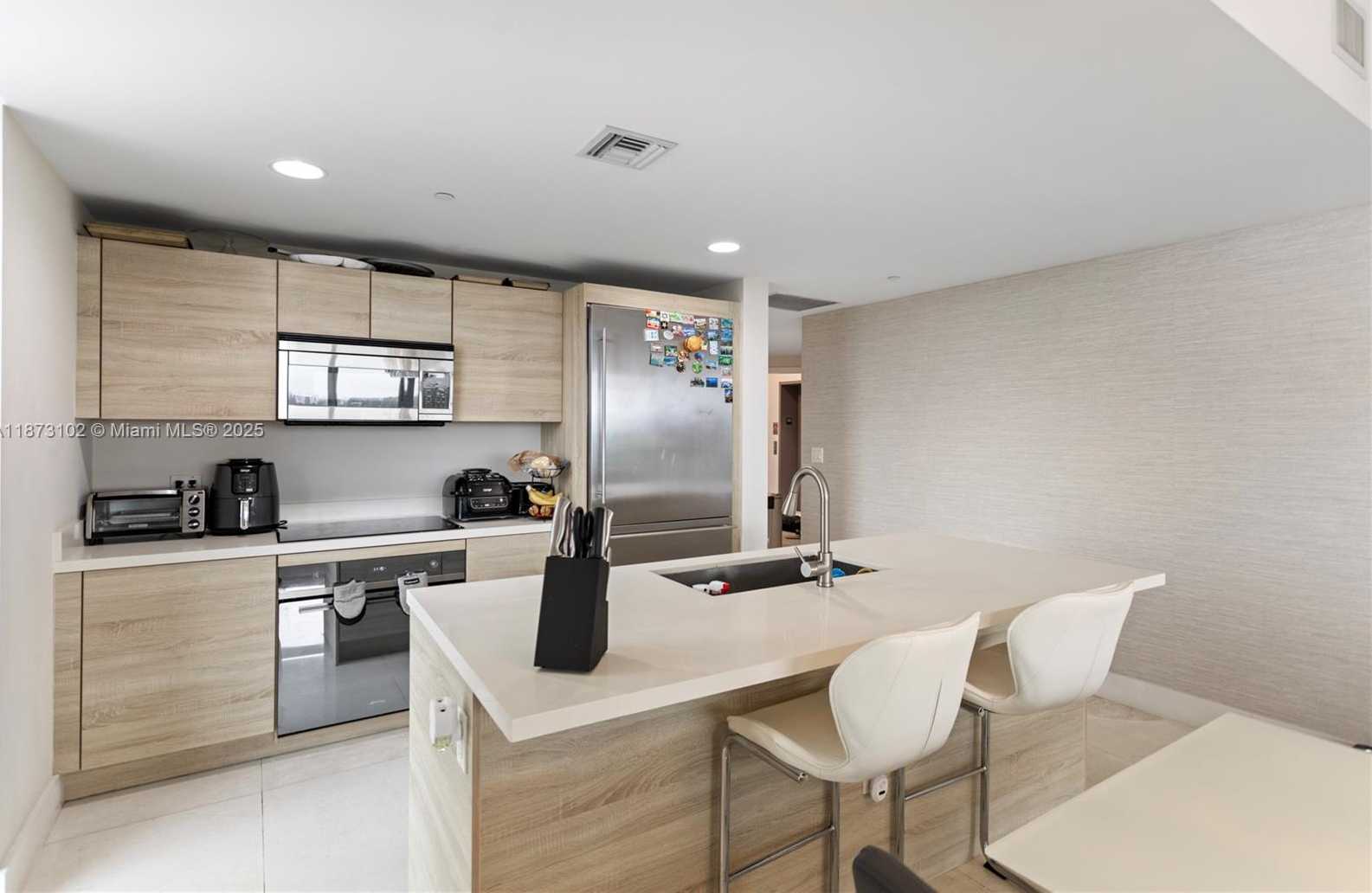 Small Image of 16385 BISCAYNE BLVD #1007, North Miami Beach Number 5