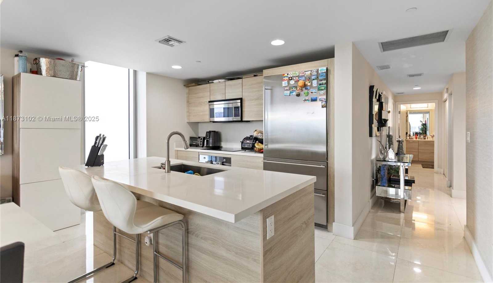 Small Image of 16385 BISCAYNE BLVD #1007, North Miami Beach Number 6