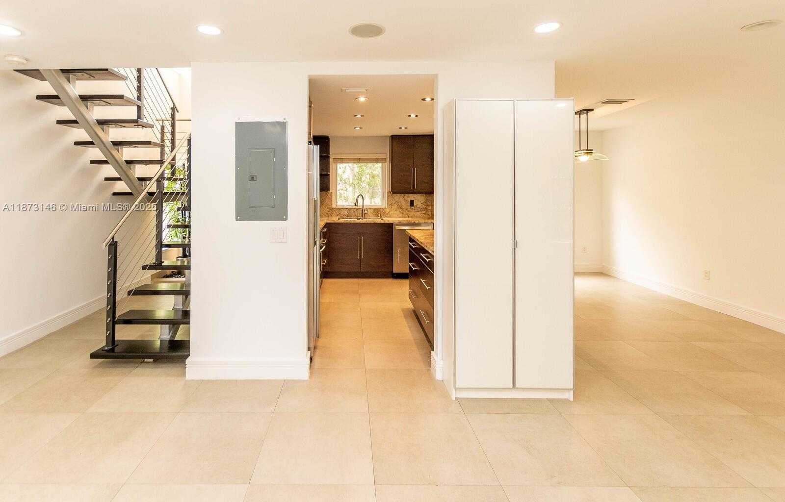 Small Image of 1310 SALZEDO ST #1310, Coral Gables Number 12
