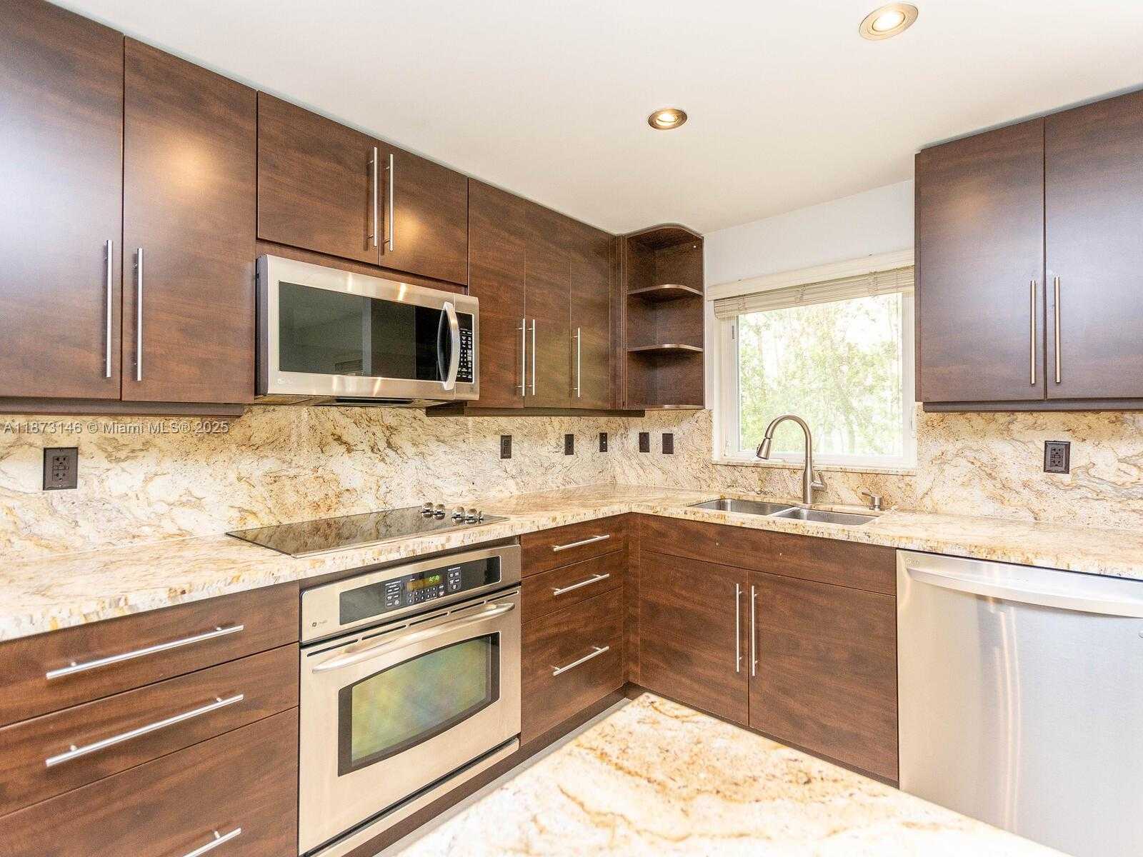 Small Image of 1310 SALZEDO ST #1310, Coral Gables Number 15