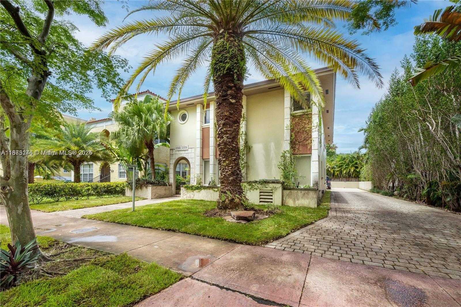 Small Image of 1310 SALZEDO ST #1310, Coral Gables Number 2