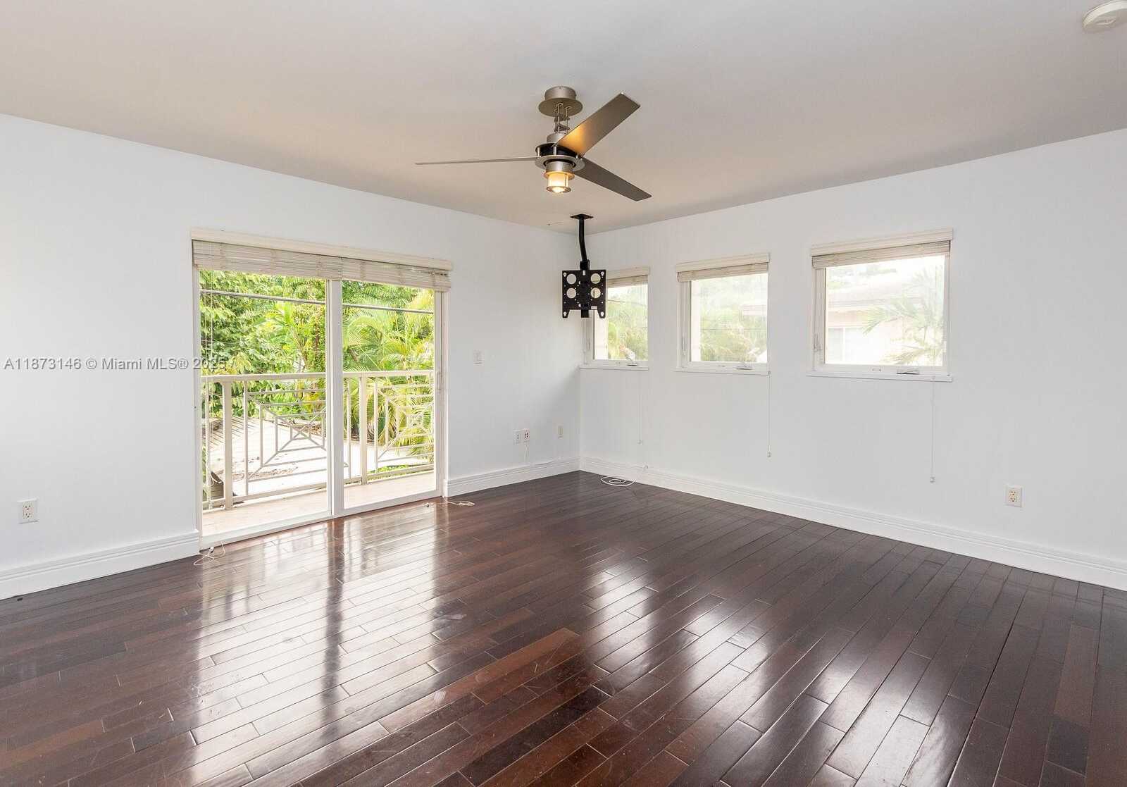 Small Image of 1310 SALZEDO ST #1310, Coral Gables Number 25