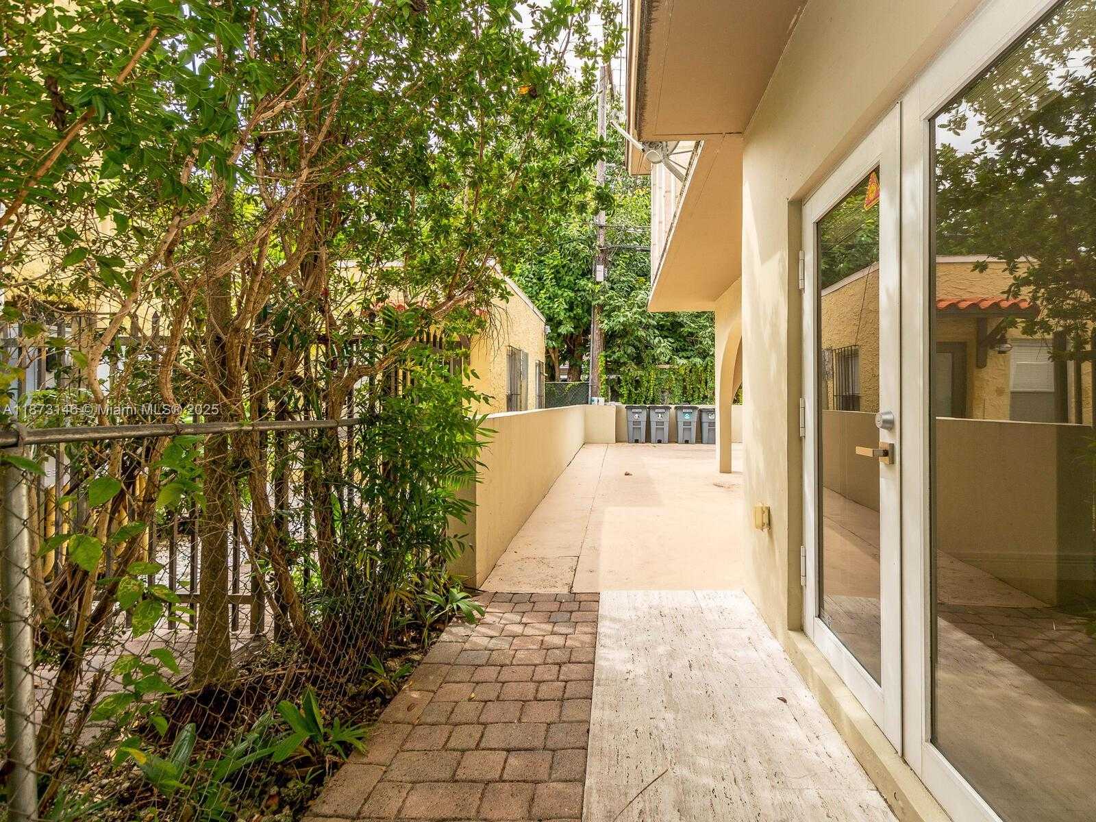 Small Image of 1310 SALZEDO ST #1310, Coral Gables Number 3