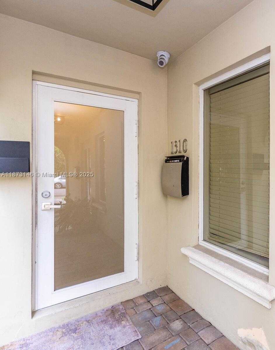 Small Image of 1310 SALZEDO ST #1310, Coral Gables Number 4