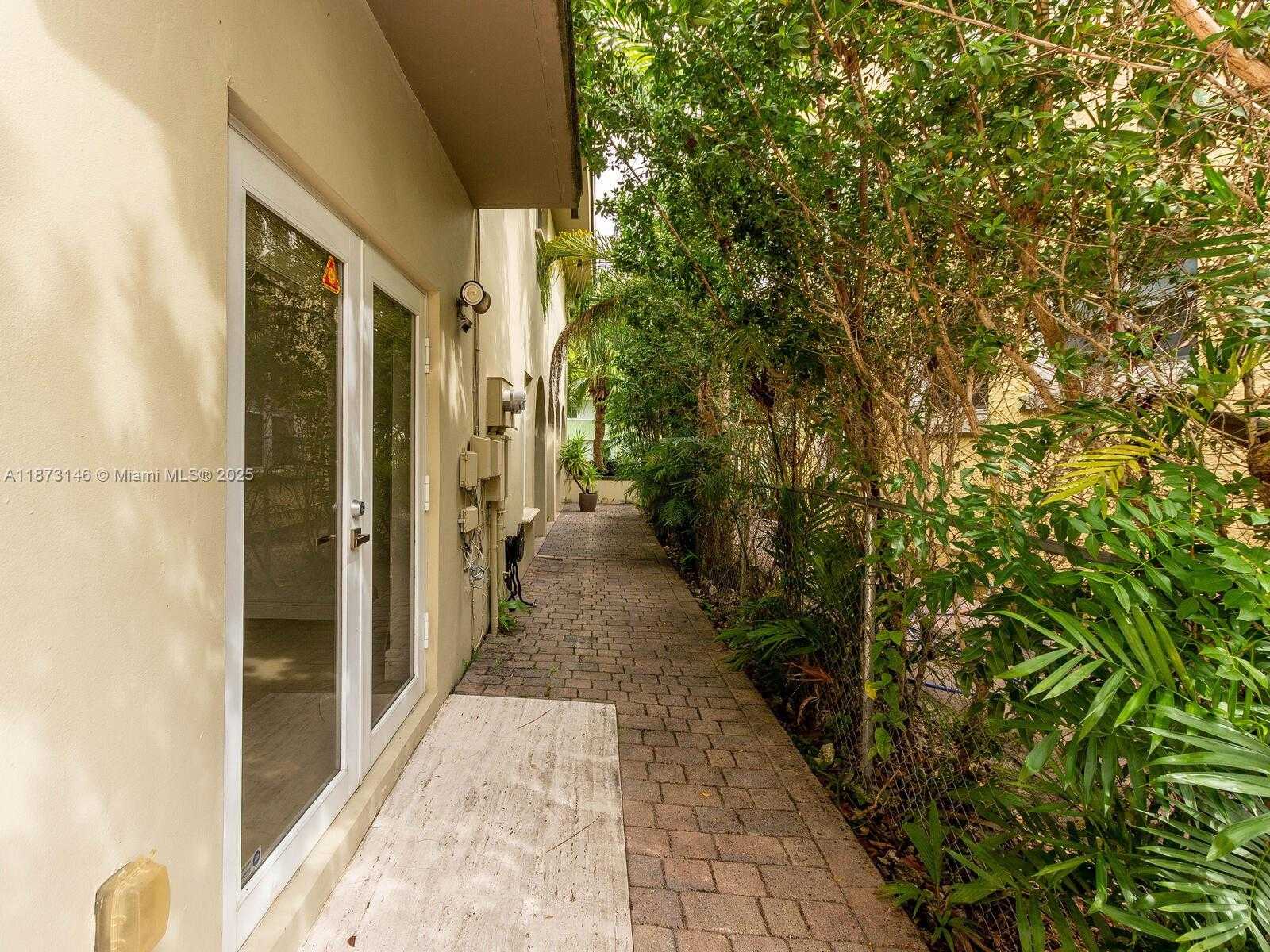 Small Image of 1310 SALZEDO ST #1310, Coral Gables Number 44