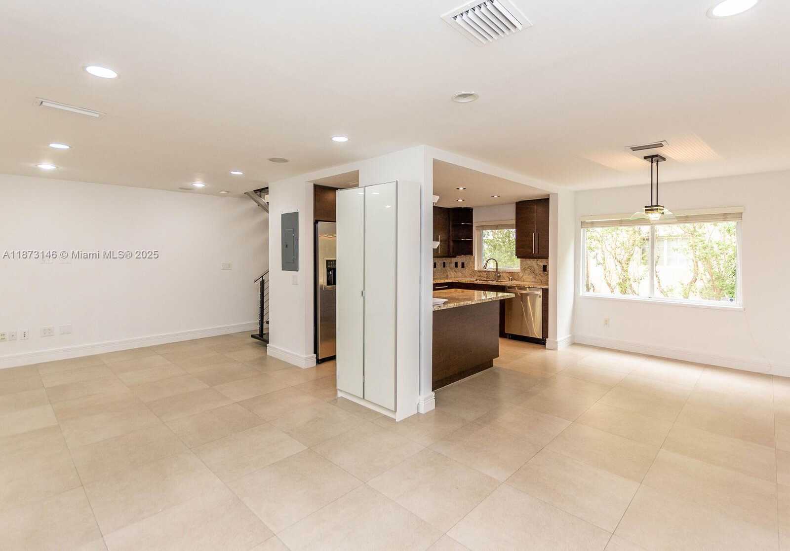 Small Image of 1310 SALZEDO ST #1310, Coral Gables Number 7