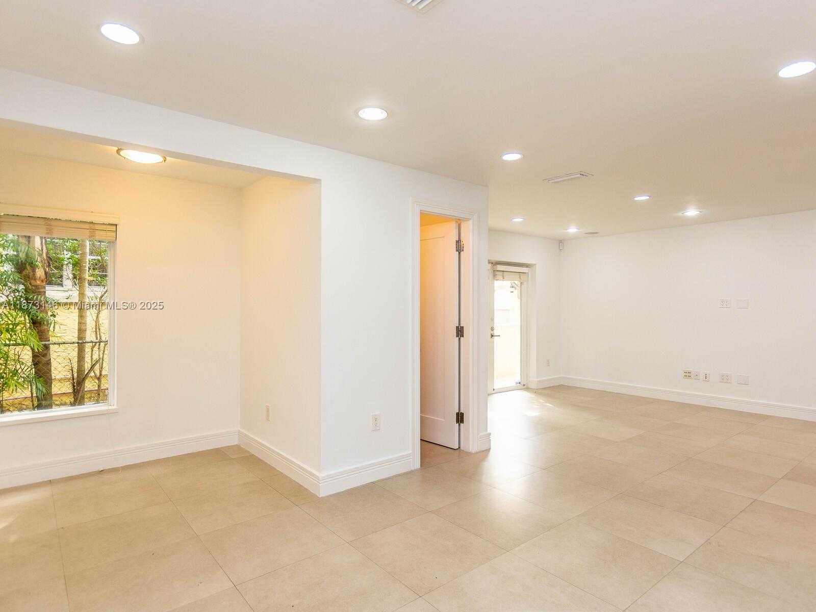 Small Image of 1310 SALZEDO ST #1310, Coral Gables Number 8