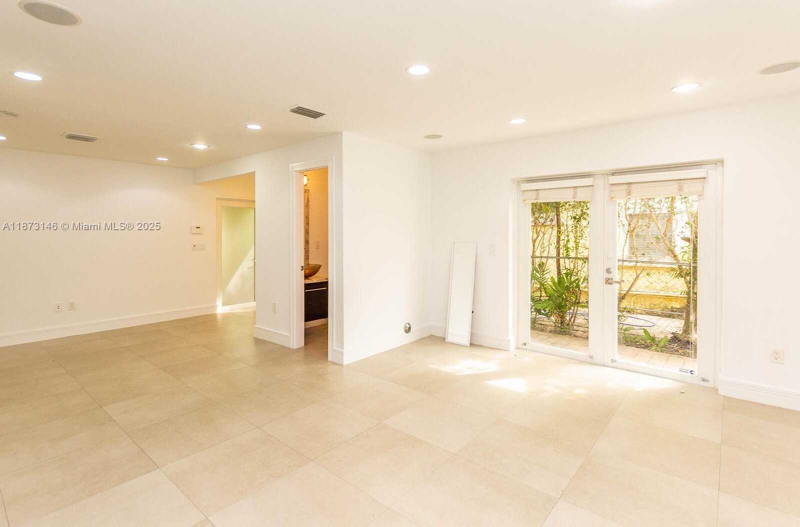 Small Image of 1310 SALZEDO ST #1310, Coral Gables Number 9